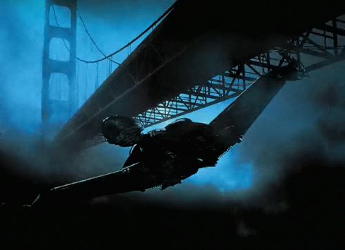 Klingonsk 'dravec' u Golden Gate mostu