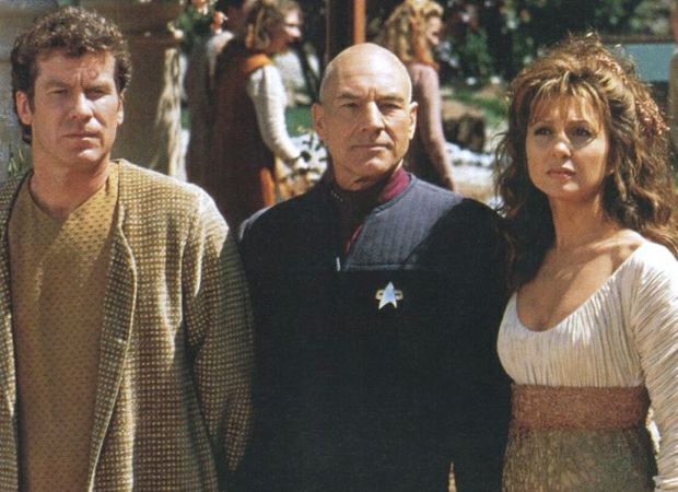 Anija ze zatku Picardovi pli nevila